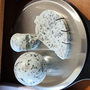 Kiwi jasper carvings